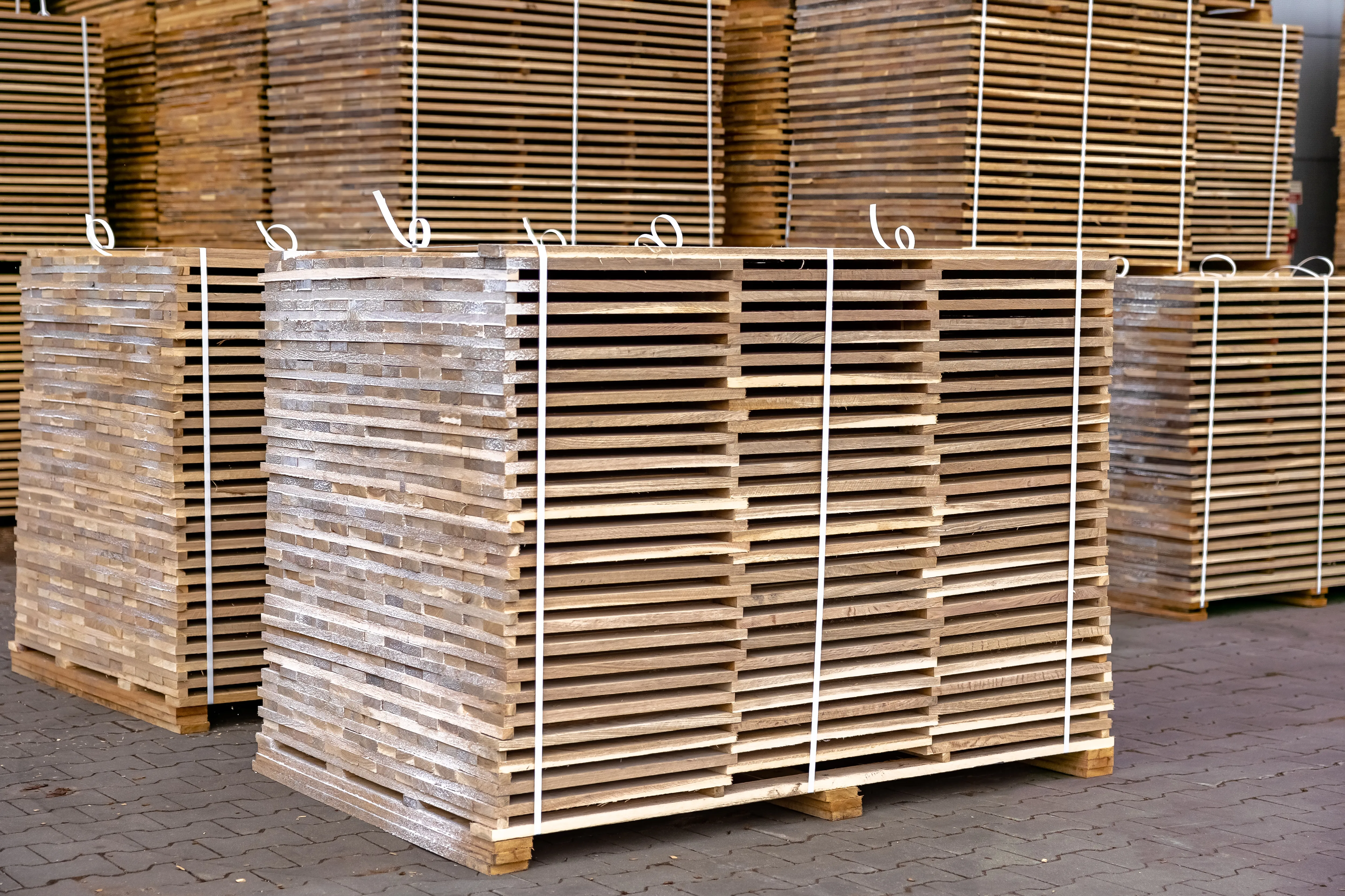 pokłady kolejowe tarcica dębowa pellet dębowy kłody dębowe